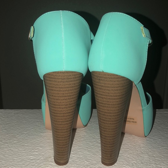 Women’s Heel - Picture 5 of 6